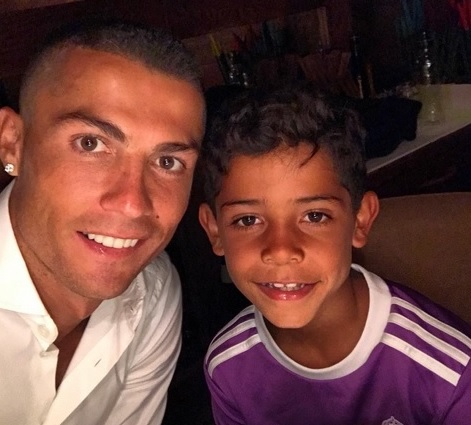 Cristiano Ronaldo vrea să se retragă din fotbal de la Manchester United și apoi să îl antreneze pe Cristiano Jr. la echipa de tineret a „diavolilor roșii”!