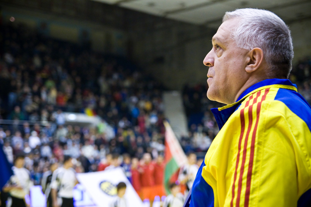 Vasile Stângă îl pune și el la zid pe Alexandru Dedu și îi cere demisia președintelui Federației Române de Handbal: „Suntem de râsul Europei, să vină altcineva!”