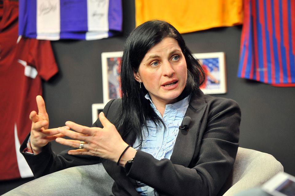 Narcisa Lecușanu trage semnalul de alarmă: „Echipa de junioare, în Macedonia, nu a avut nicio stângace”. Ce spune de regula impusă de ministrul Novak