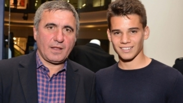 Ianis Hagi, ipostază emoționantă alături de familia sa, în ziua de Crăciun! Mesajul pe care îl are pentru fani | FOTO