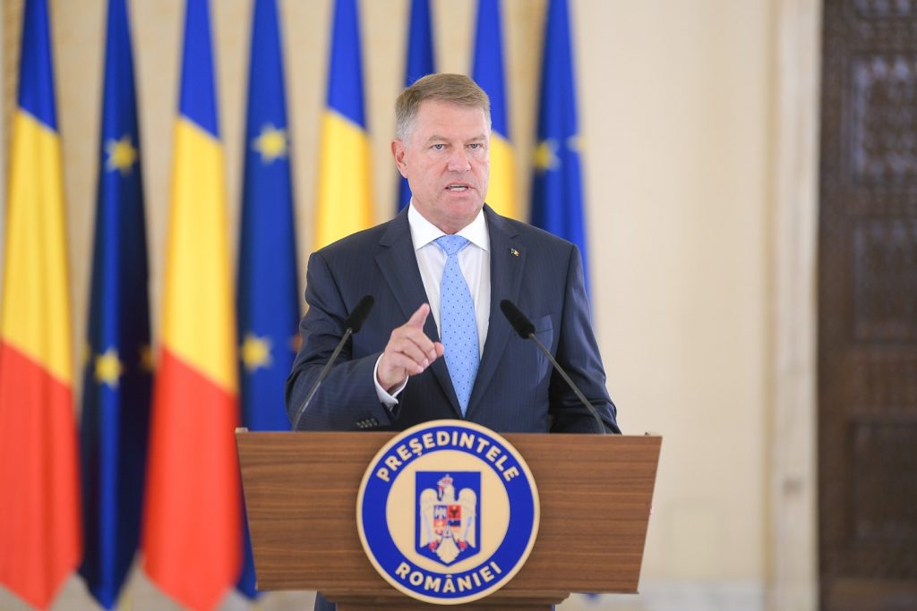 „Portarul” a ajuns pe masa lui Klaus Iohannis! Cadoul făcut de Helmut Duckadam pentru președintele țării și ambasadorii Germaniei și Austriei la București