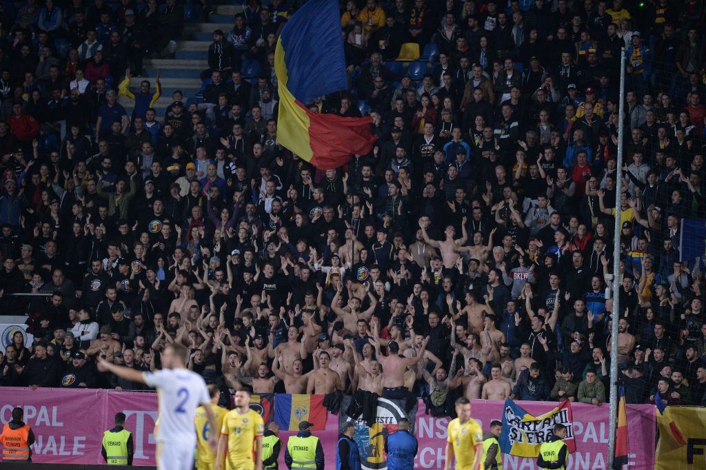 Un albanez ar fi mărul discordiei în peluza tricoloră. De unde a pornit scandalul dintre ultrașii care și-au împărțit pumni în Andorra? „Unii strigă Kosovo e Serbia, alții aduc albanezi în peluză” | EXCLUSIV