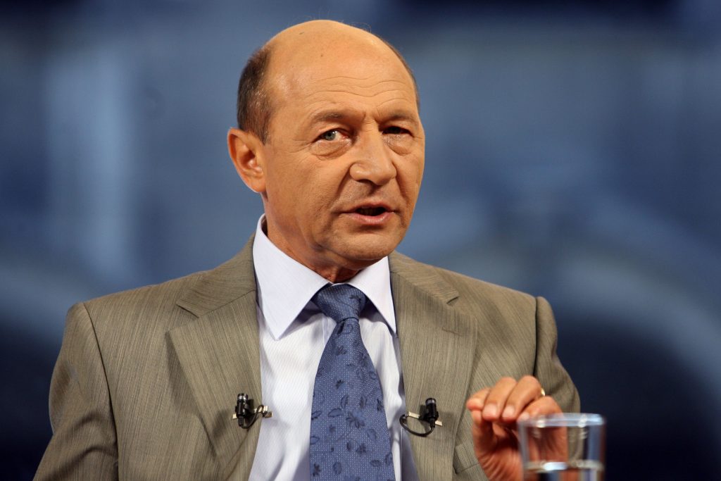 Traian Băsescu, internat de urgență la Spitalul Militar. Fostul președinte al României, mare fan al Rapidului, este sub supraveghere medicală