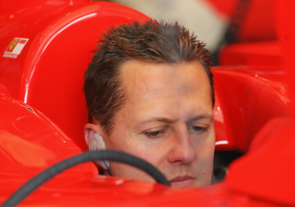 Poza secretă cu Michael Schumacher care a fost oferită presei contra sumei de un milion de euro! Un prieten apropiat l-a fotografiat pe ascuns pe marele campion de F1 pe patul de spital