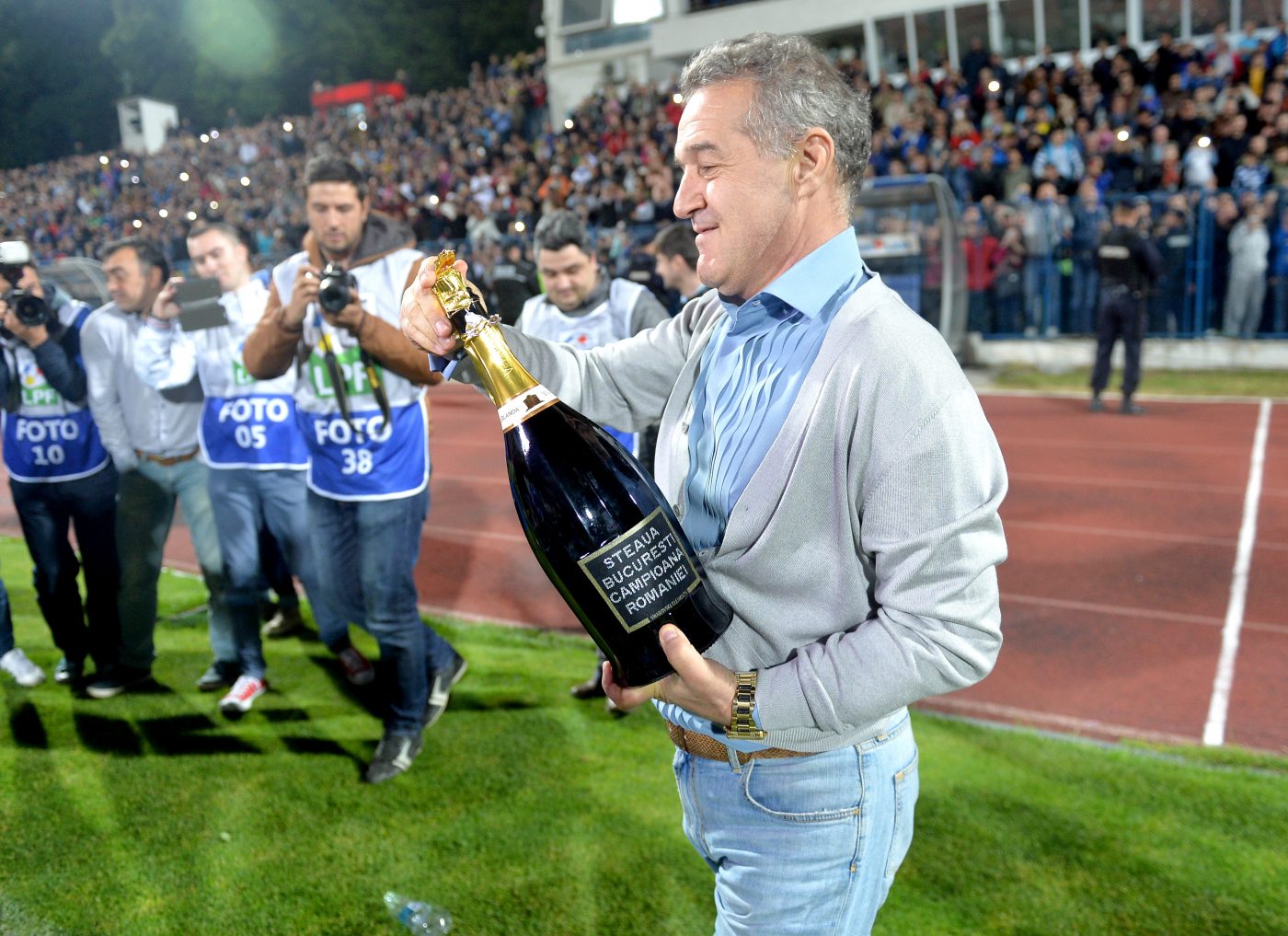 Gigi Becali vrea să dea tunul cu transferul atacantului lui Gică Hagi! Louis Munteanu, lovitura cu care FCSB începe campania de achiziții dacă ia titlul: „O să îi vrea și pe Borza și Mazilu!”