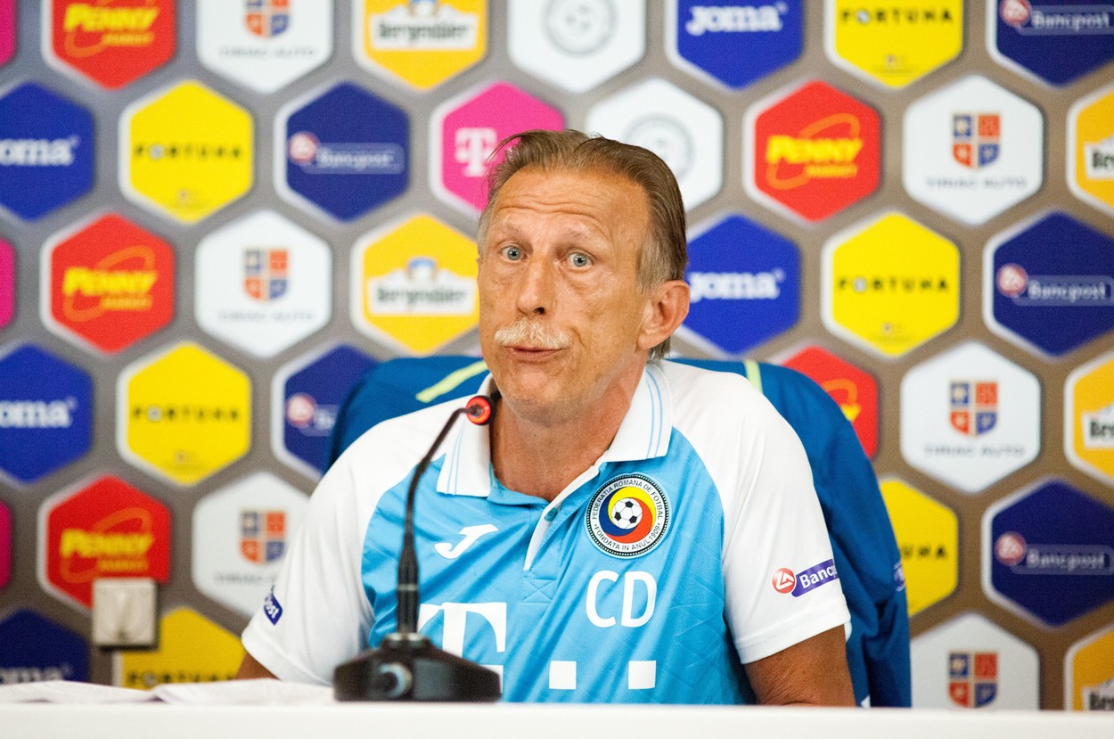 Christoph Daum Ironizat De Fanii Lui Eintracht Frankfurt DupÄ Ce L Au Intalnit In Tren Cum L Au Luat Peste Picior Pe Fostul SelecÈioner Al Romaniei Prosport
