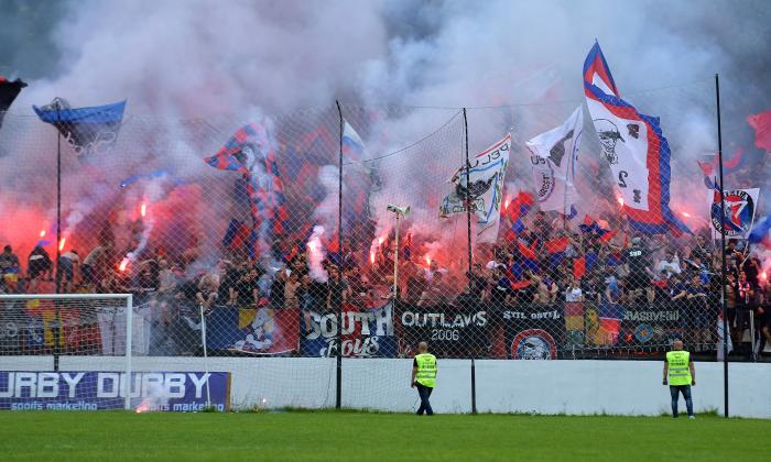 Peluza Sud Steaua, aroganța supremă după umilința trăită de Dinamo la Mediaș: „Le oferim 10.000 de euro dacă retrogradează!”