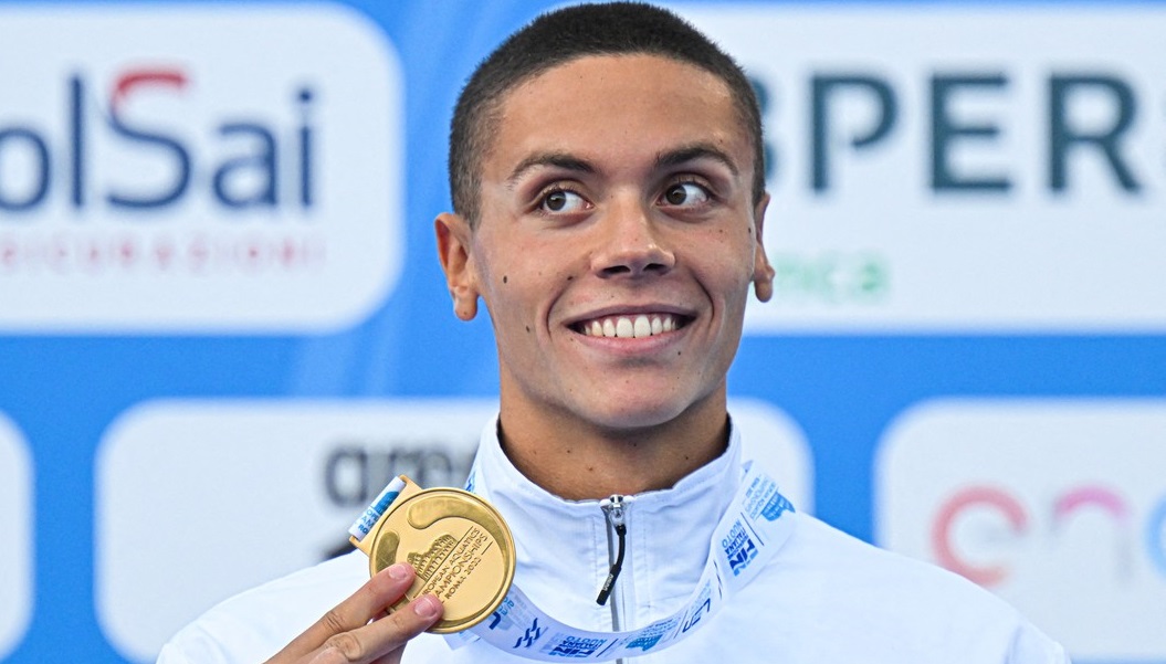 David Popovici și viața dură a unui campion mondial: „Am o aplicație în care spun oriunde unde sunt. Ei pot să vină și la 5 dimineața la mine” | VIDEO
