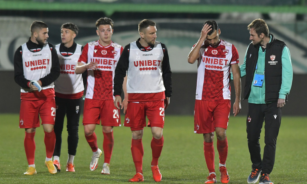Salarii în rate la Dinamo: cum au ajuns să fie plătiți fotbaliștii lui Dușan Uhrin jr.! Ce le-au promis conducătorii celor dezavantajați | EXCLUSIV