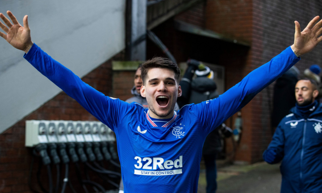 Ianis Hagi, ales cel mai bun tânăr jucător al lui Rangers! Cifrele mijlocașului român + Imaginea inedită cu el la costum și cravată
