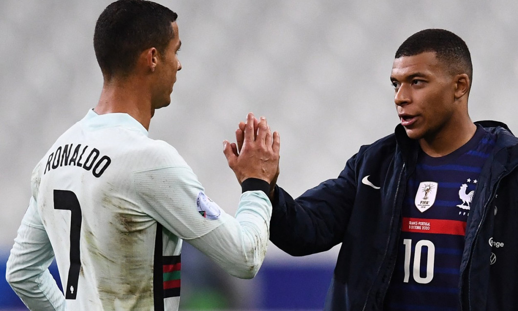 Kylian Mbappe își întâlnește idolul din copilărie, pe Cristiano Ronaldo, în Portugalia – Franța, la EURO 2020! O fotografie cât o mie de cuvinte
