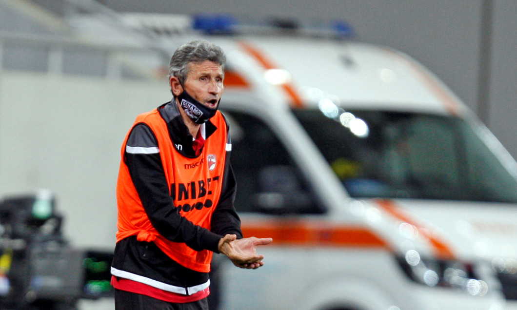Un fost șef de la Dinamo „tună”: „Singurii care pot salva Dinamo sunt Mulțescu, antrenor, și Mister Dinu, manager general! Acolo e sat fără câini! Nu mai sunt oameni de fotbal adevărați!” | EXCLUSIV
