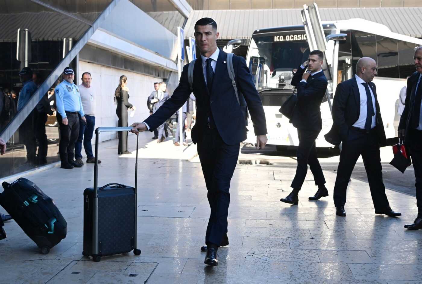 BREAKING NEWS | Cristiano Ronaldo a ajuns în Arabia Saudită! Cum a fost surprins noul star al lui Al-Nassr pe aeroport