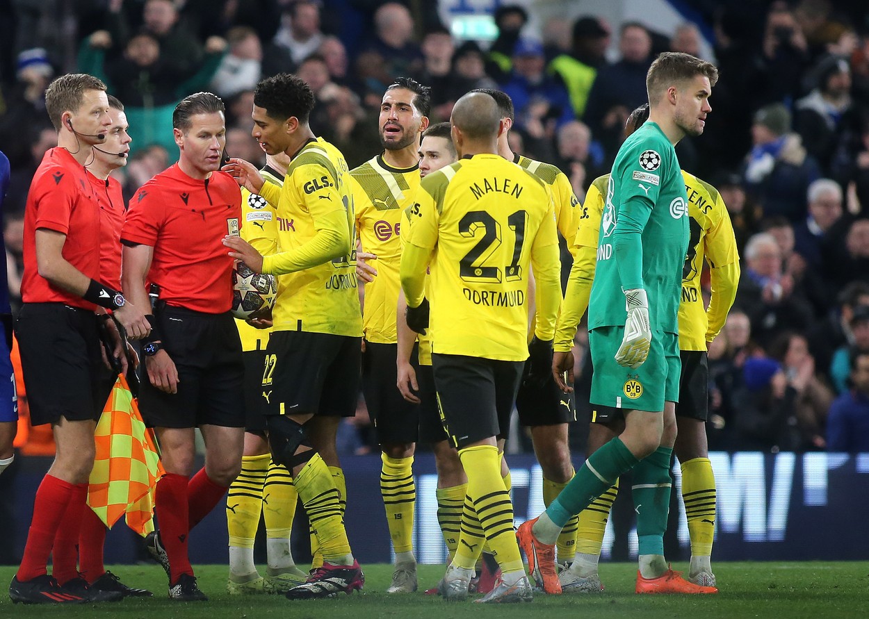Borussia Dortmund acuză vehement arbitrajul după ce a fost eliminată de Chelsea în optimile Ligii Campionilor: „Am pierdut din cauza arbitrajului. Centralul este un arogant”
