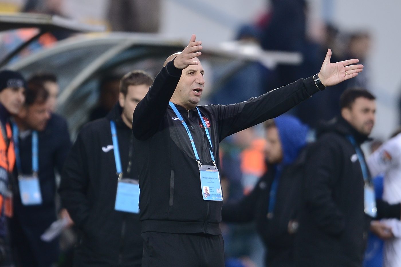 Mihai Stoica, calmat de Vasile Miriuță. „Au fost obişnuiţi să-i laude toată lumea când joacă prost! Eu citesc Kicker, Bild”