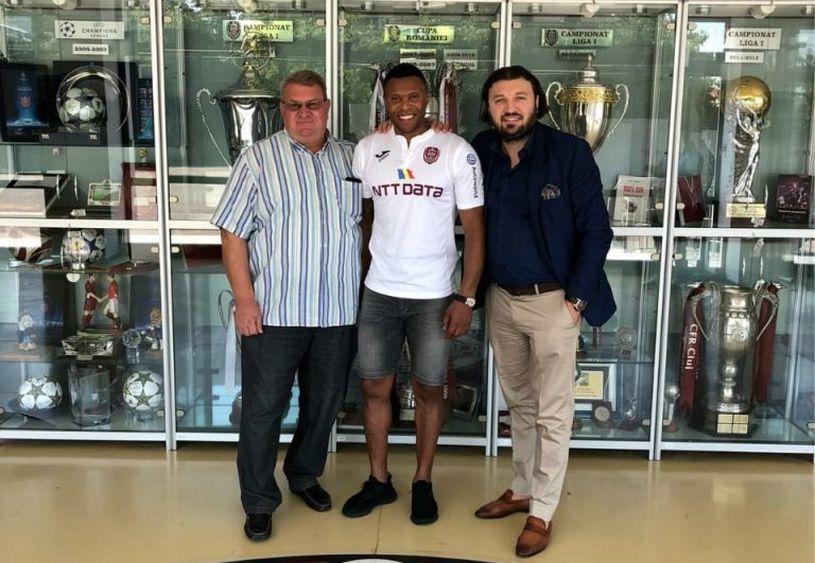 Agentul Toni Curea (dreapta), alături de ”țeapa secolului”, transferul lui Julio Baptista la CFR