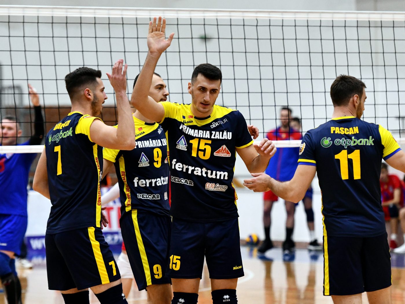 Today, the quarterfinals of the Romanian Men’s Volleyball Cup are played in Cluj-Napoca.  Who broadcasts the final stages of the competition on television during the weekend