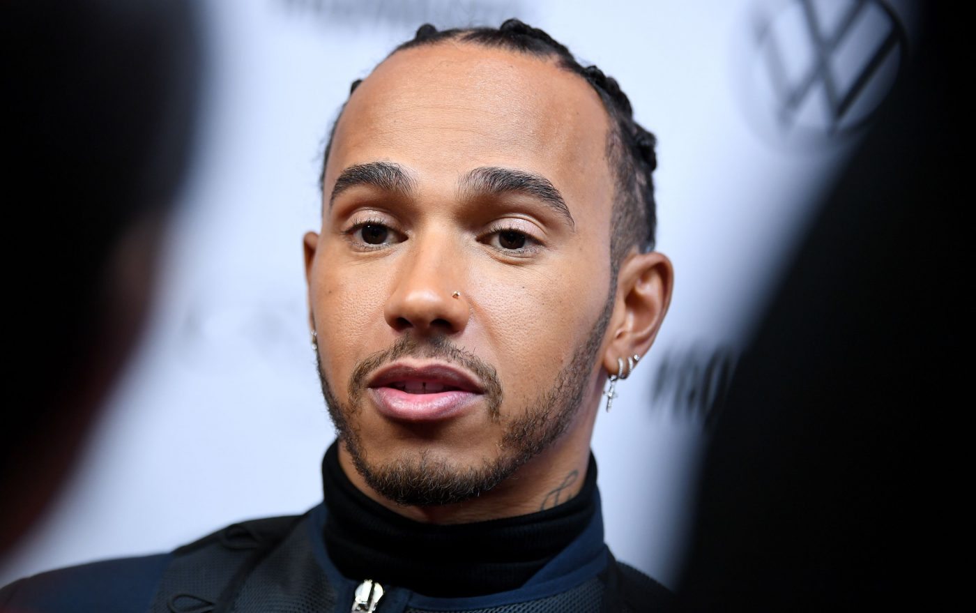 Lewis Hamilton, după ce s-a infectat cu noul coronavirus: „Nu se simte prea bine! COVID-19 trebuie luat în serios”