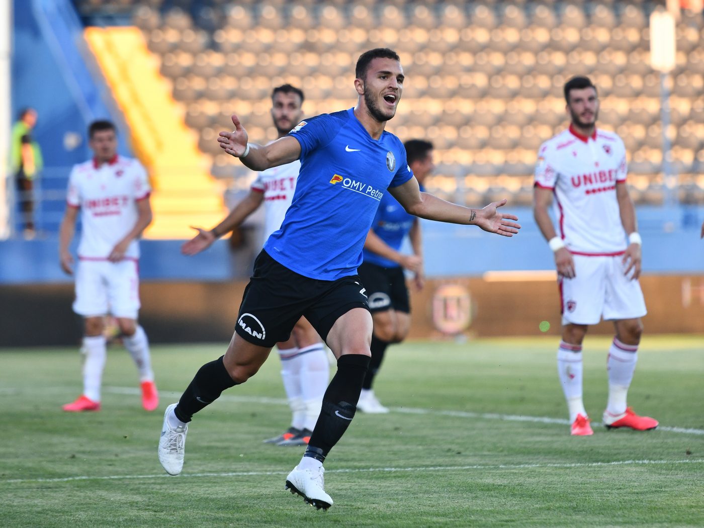 ULTIMA ORĂ | Gigi Becali l-a pierdut pe fundașul după care aleargă de 6 luni! Virgil Ghiţă pleacă la o echipă de Champions League, iar clubul lui Gică Hagi va încasa 800.000 de euro