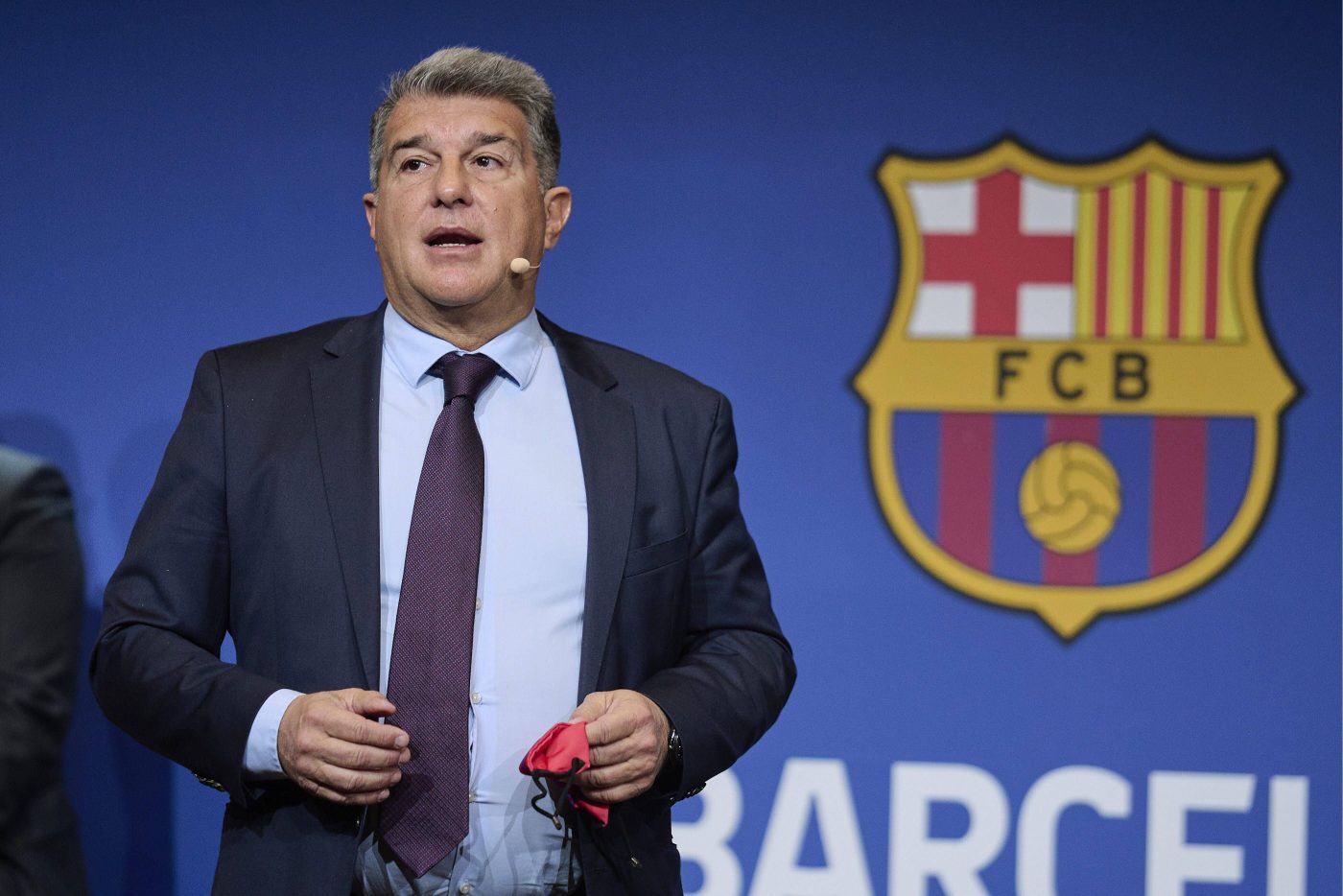Disperarea atinge cote maxime la FC Barcelona: Joan Laporta este dispus să vândă o vedetă pentru 20 de milioane de euro pentru a face rost de bani!