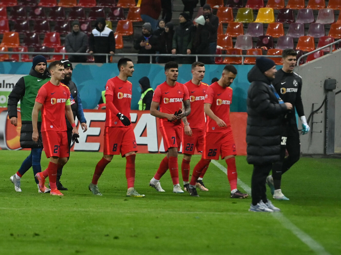 Cei doi fotbaliști de la FCSB care au o rivalitate internă în vestiarul roș-albaștrilor! Meme Stoica a recunoscut: „Se ceartă încontinuu”
