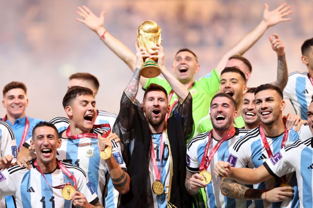 Francezii nu l-au uitat pe Leo Messi, după ce „Puricele” le-a furat Cupa Mondială! Ce s-a întâmplat cu tricoul starului argentinian într-un bar din Paris: „Ștergeți picioarele la intrare”