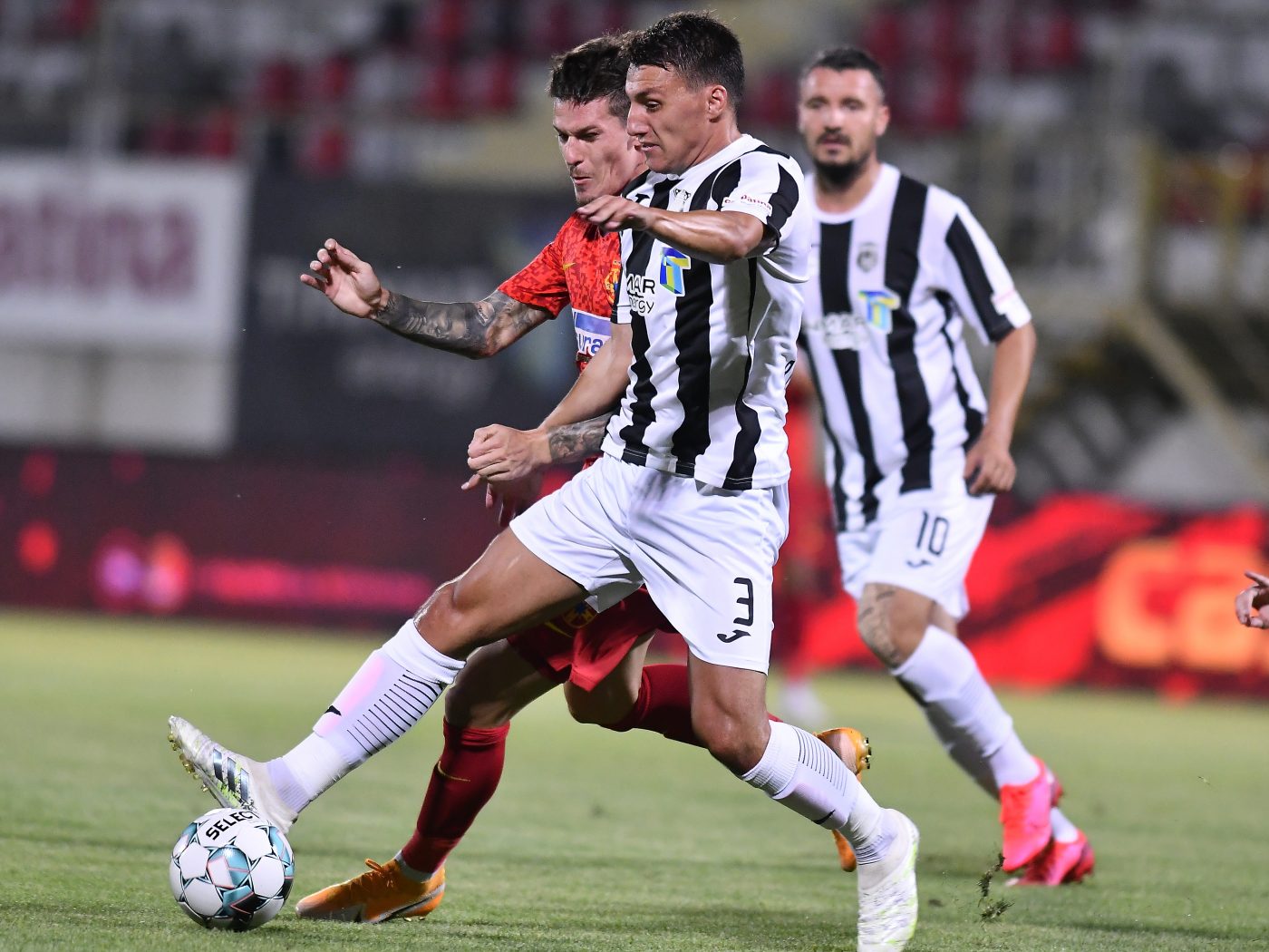 FCSB, probleme cu Risto Radunovic! Fundașul transferat de la Astra nu se va prezenta la reunirea echipei lui Toni Petrea! Ce a decis Gigi Becali