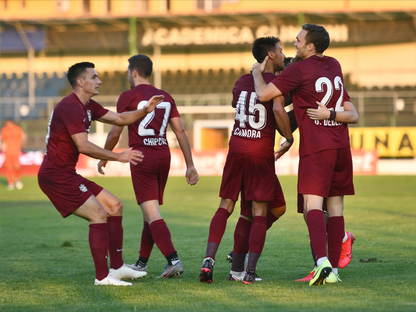 CFR Cluj a prelungit contractul unui veteran care împlinește 40 de ani în acest an! Anunțul campioanei: „Chiar dacă a vrut să își încheie cariera, conducerea l-a convins să continue!”