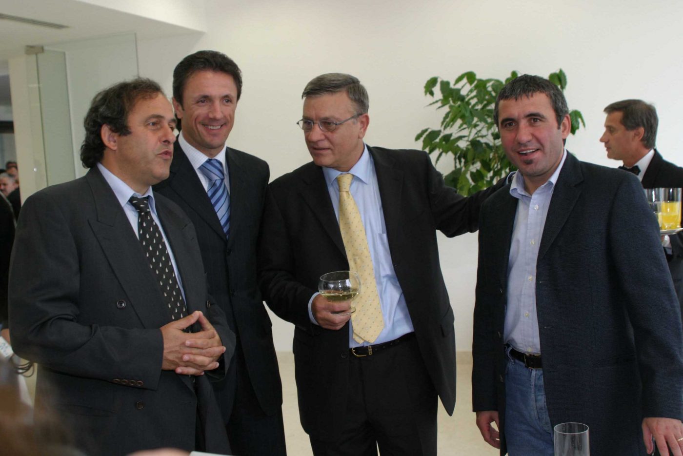 Ultimul om care a pierdut alegerile în fața lui Mircea Sandu voia să-l aducă pe Hagi președinte de onoare la FRF! Cristi Borcea l-a lăudat: „Înseamnă că a muncit pentru voturile astea. Au fost multe” | SPECIAL