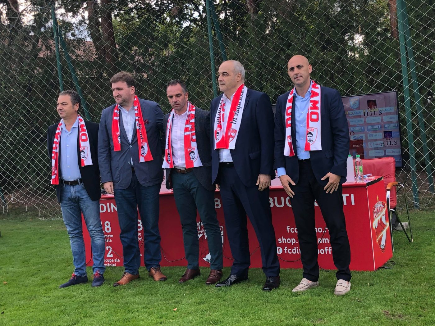 Spaniolii de la Dinamo desființați de Dumitru Dragomir: „Sunt de la solduri! Nici n-au tocuri la pantofi” + Cine poate prelua clubul: „Așteaptă să cadă și o ia el. Are bani să țină cinci echipe”