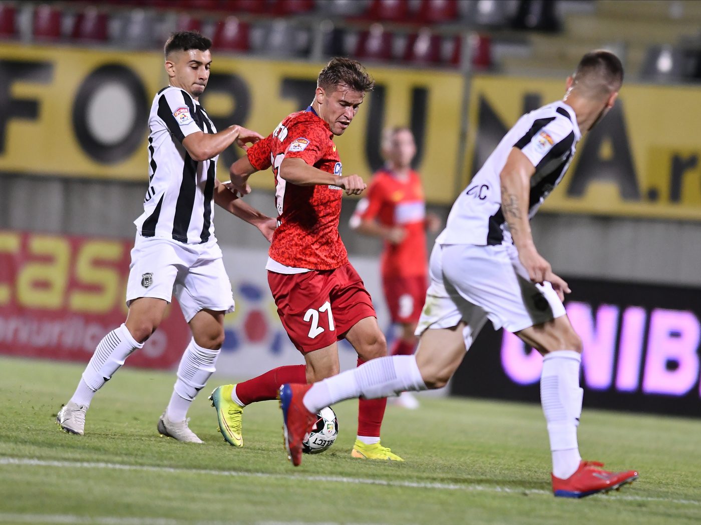 LPF dă asigurări că FCSB – Astra se joacă vineri! Cum explică DSP București motivul pentru care roș-albaștrii nu a stat în carantină, după cantonamentul din Turcia