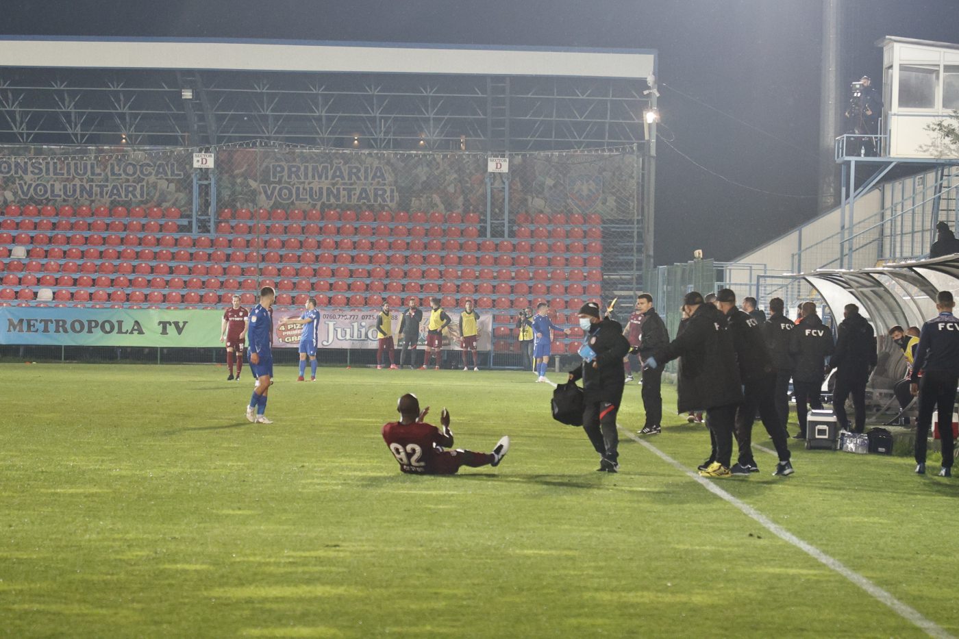 Dan Petrescu, lovitură grea la Voluntari! L-a pierdut pe Cestor. Fundașul a părăsit terenul pe targă | FOTO