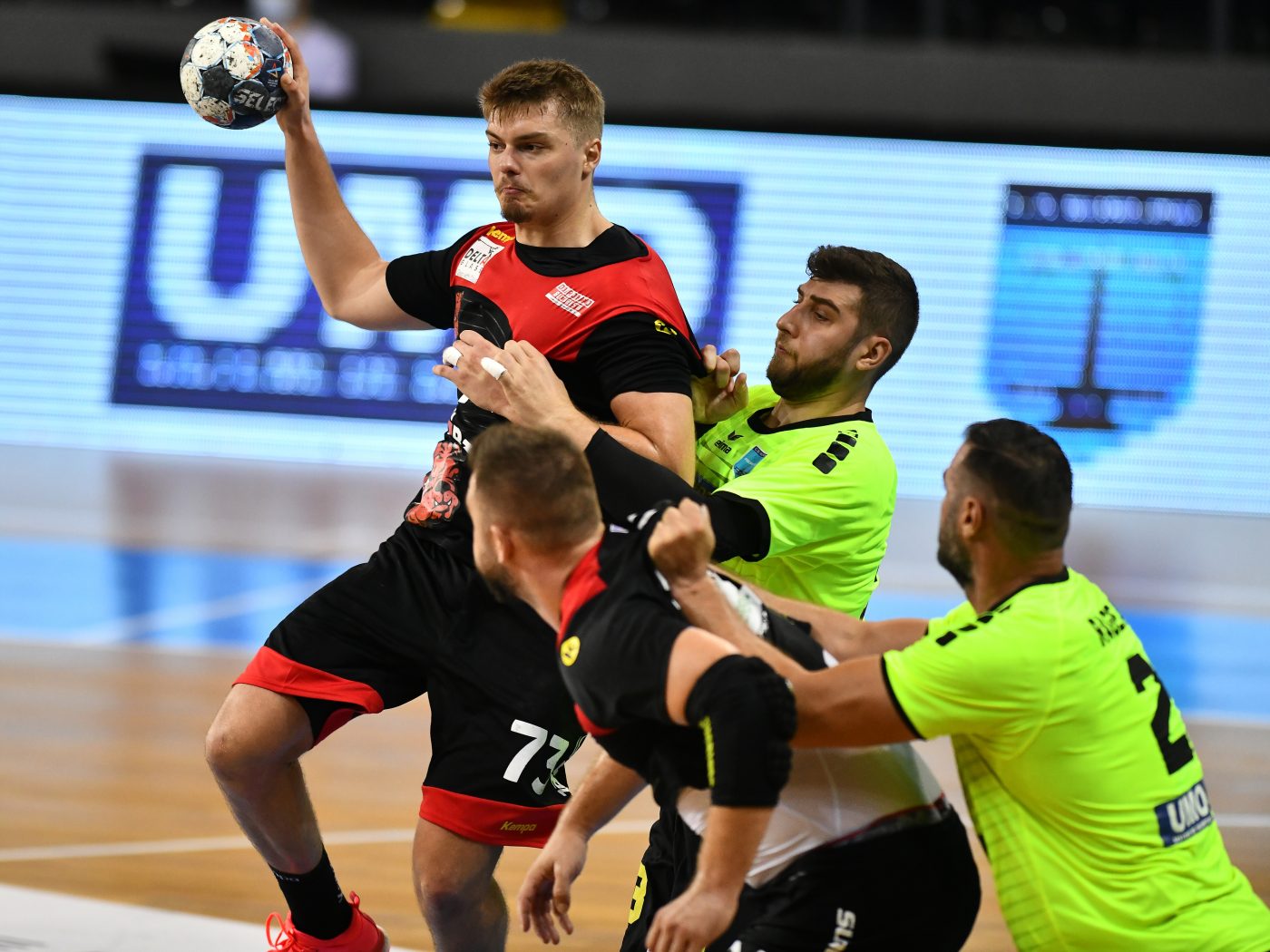 Cod roșu la Sf. Gheorghe, unde a fost programată o etapă în Liga Zimbrilor peste trei zile. Autoritățile au anunțat închiderea sălilor de sport, dar federația a răspuns cluburilor că turneul se joacă în respectiva localitate!