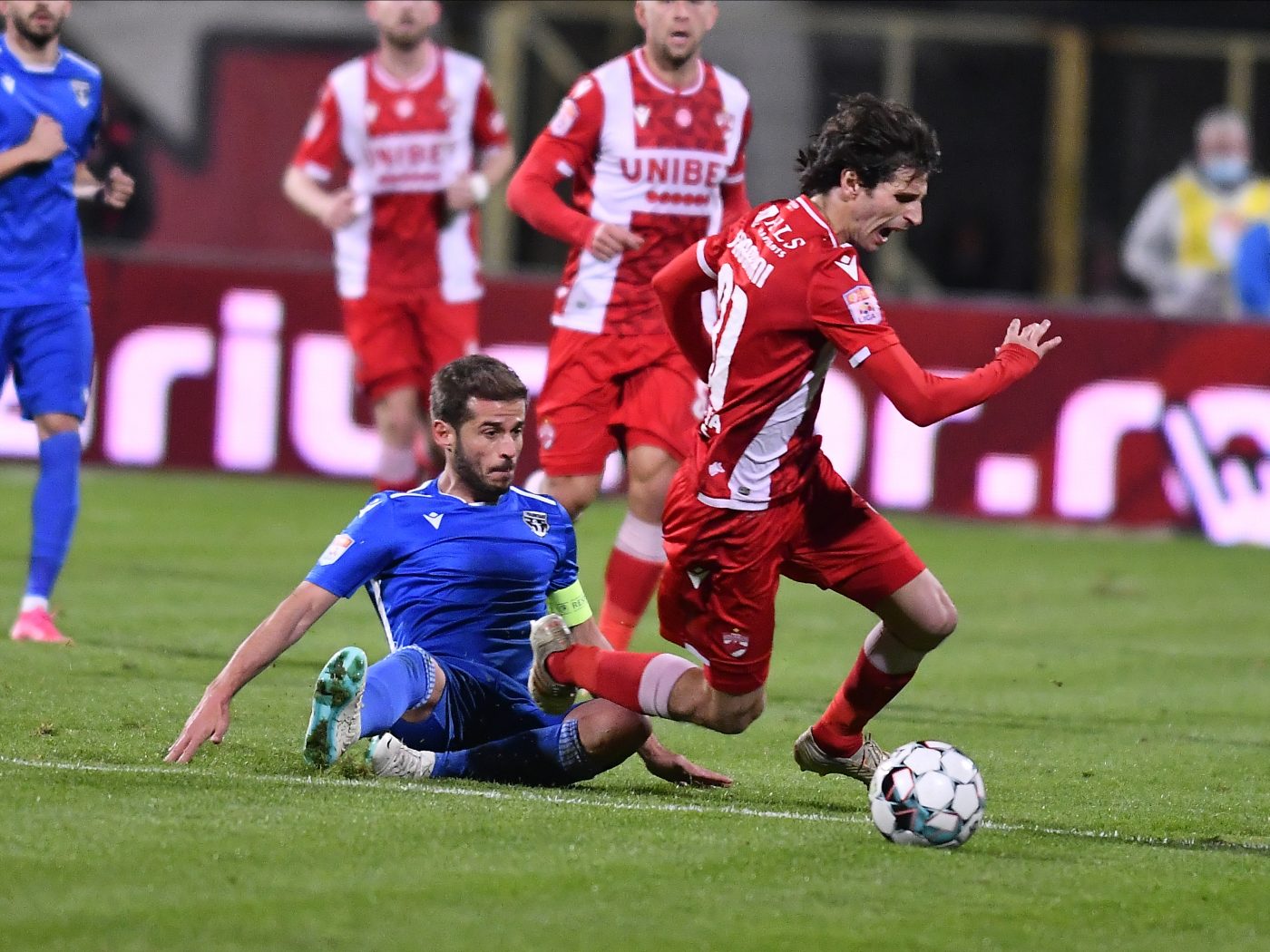 Hermannstadt – Dinamo, Live Video Online, de la ora 19:00, în etapa a 16-a din Liga 1 | Fabbrini și Nemec sunt titulari! Jerry Gane nu a putut completa banca de rezerve! ECHIPELE DE START