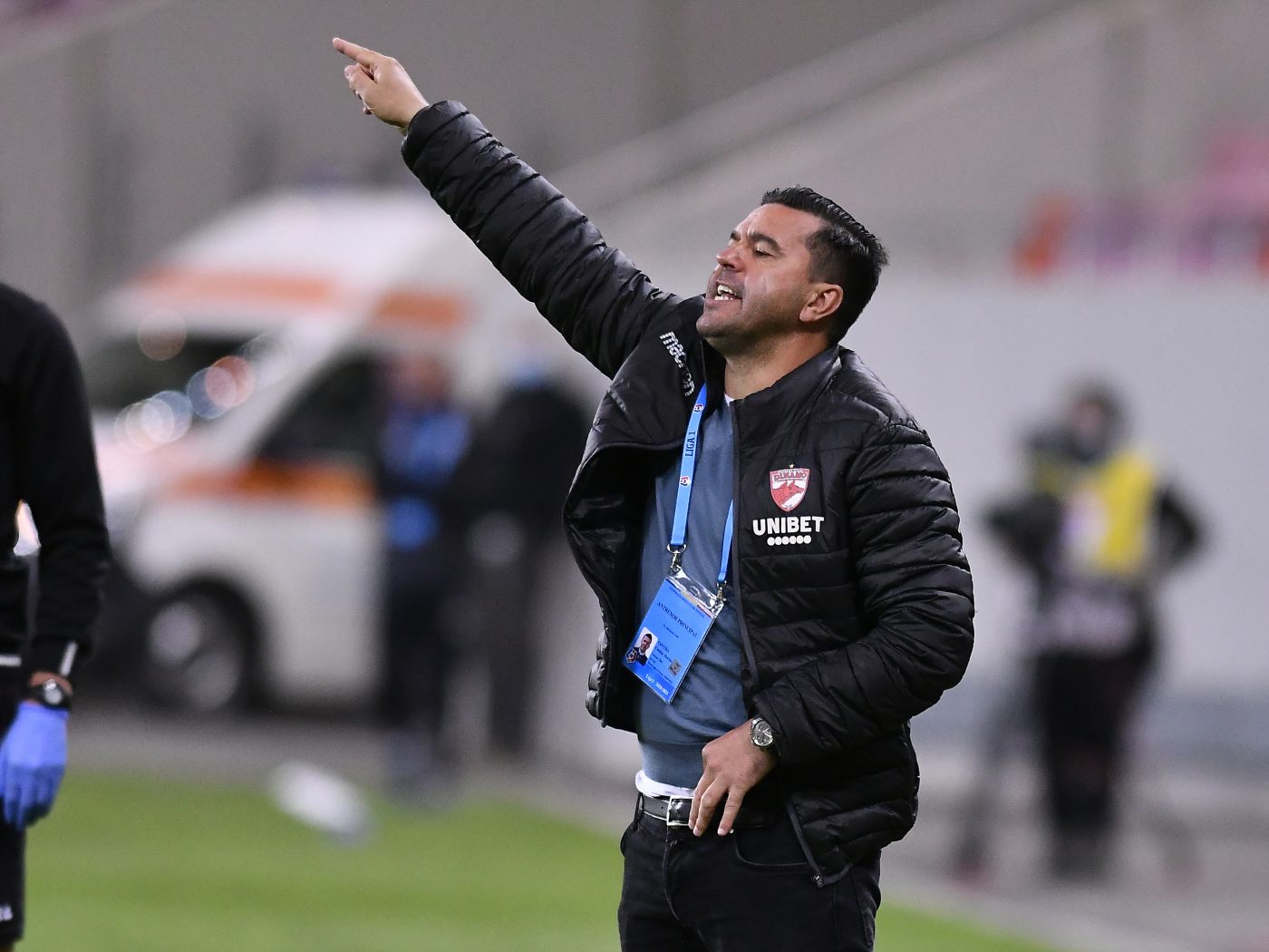 Cine stă pe banca tehnică la Dinamo în meciul de vineri cu FC Argeș! Cosmin Contra tună: „Nu mai revin în România”