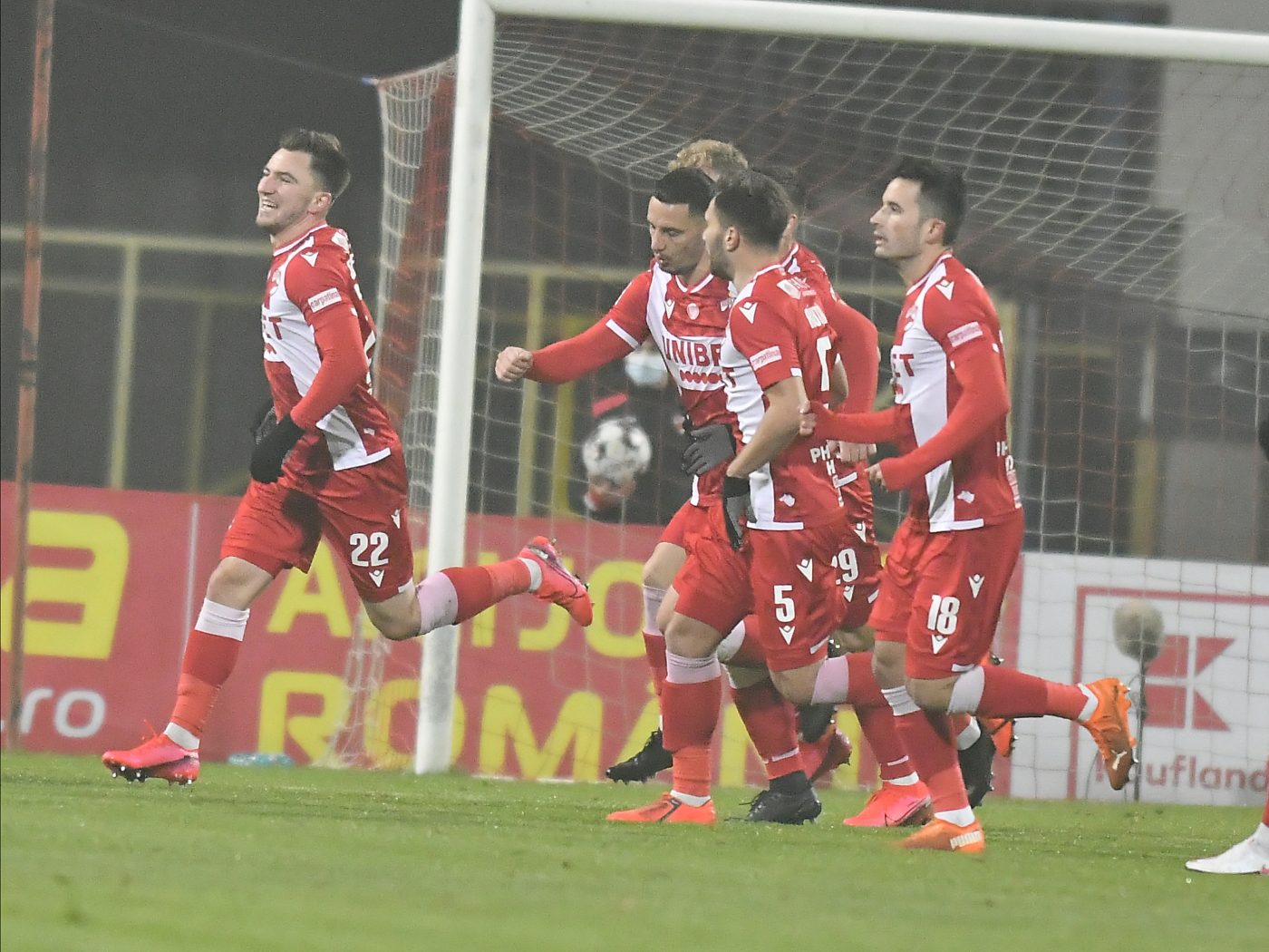 Liga 1: Dinamo- Poli Iași se joacă și la pariuri » „Câinii” favoriți în fața moldovenilor!