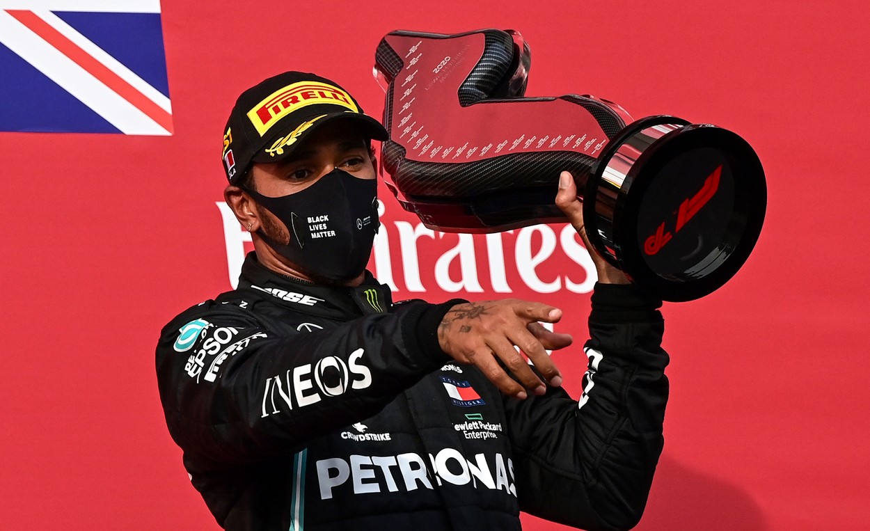Lewis Hamilton, o nouă victorie spectaculoasă în Formula 1! Mercedes a câștigat al șaptelea titlu consecutiv la constructori