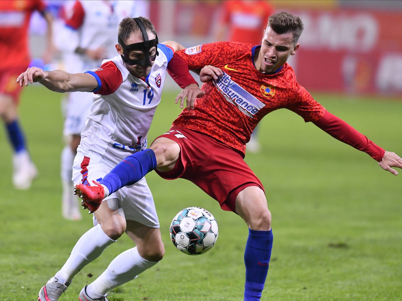 De ce e mai scump un tricou cu FCSB decât unul cu FC Barcelona? Explicația lui Meme Stoica e clară și are la bază „lipsa de cultură a suporterului român”: „Am gestionat clubul când jucam în semifinalele Cupei Uefa și vânzările nu contau”