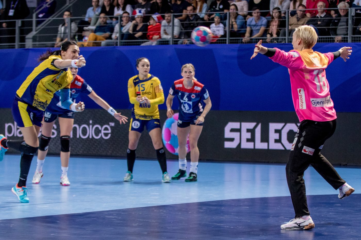 KATRINE LUNDE MERGE LA EURO 2020