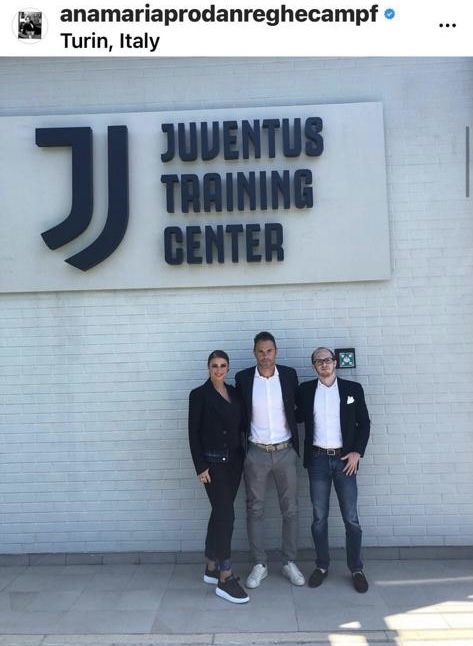 Anamaria Prodan, alături de Massimiliano Scaglia (centru), șeful Academiei Juventus