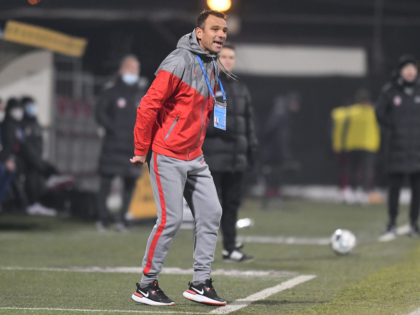 Toni Petrea, scandal la pauza meciului cu Sepsi! Leo Grozavu, eliminat după ce a fost acuzat că i-a înjurat pe jucătorii FCSB