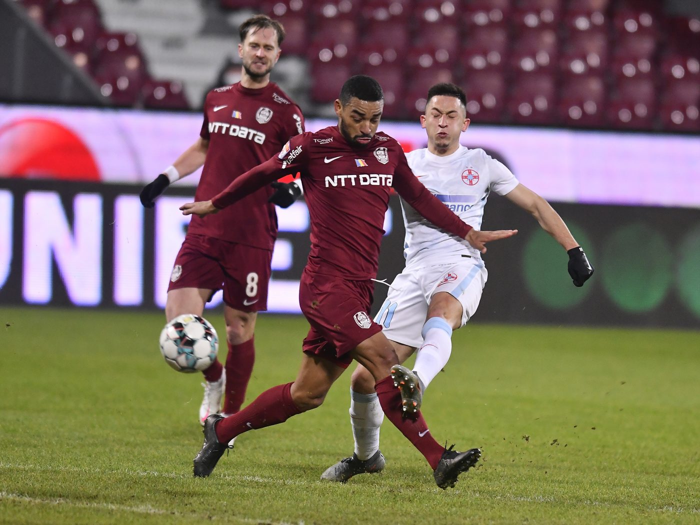 CFR Cluj vrea să-i „fure” un jucător de bază lui Dinamo: „Ar putea fi un interes de la noi!”