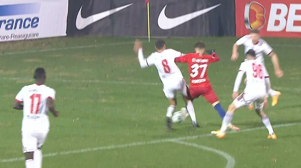 Cristi Balaj a analiza faza la care banca lui FCSB a luat „foc”, în meciul cu Sepsi: „Penalty obţinut de atacant!”
