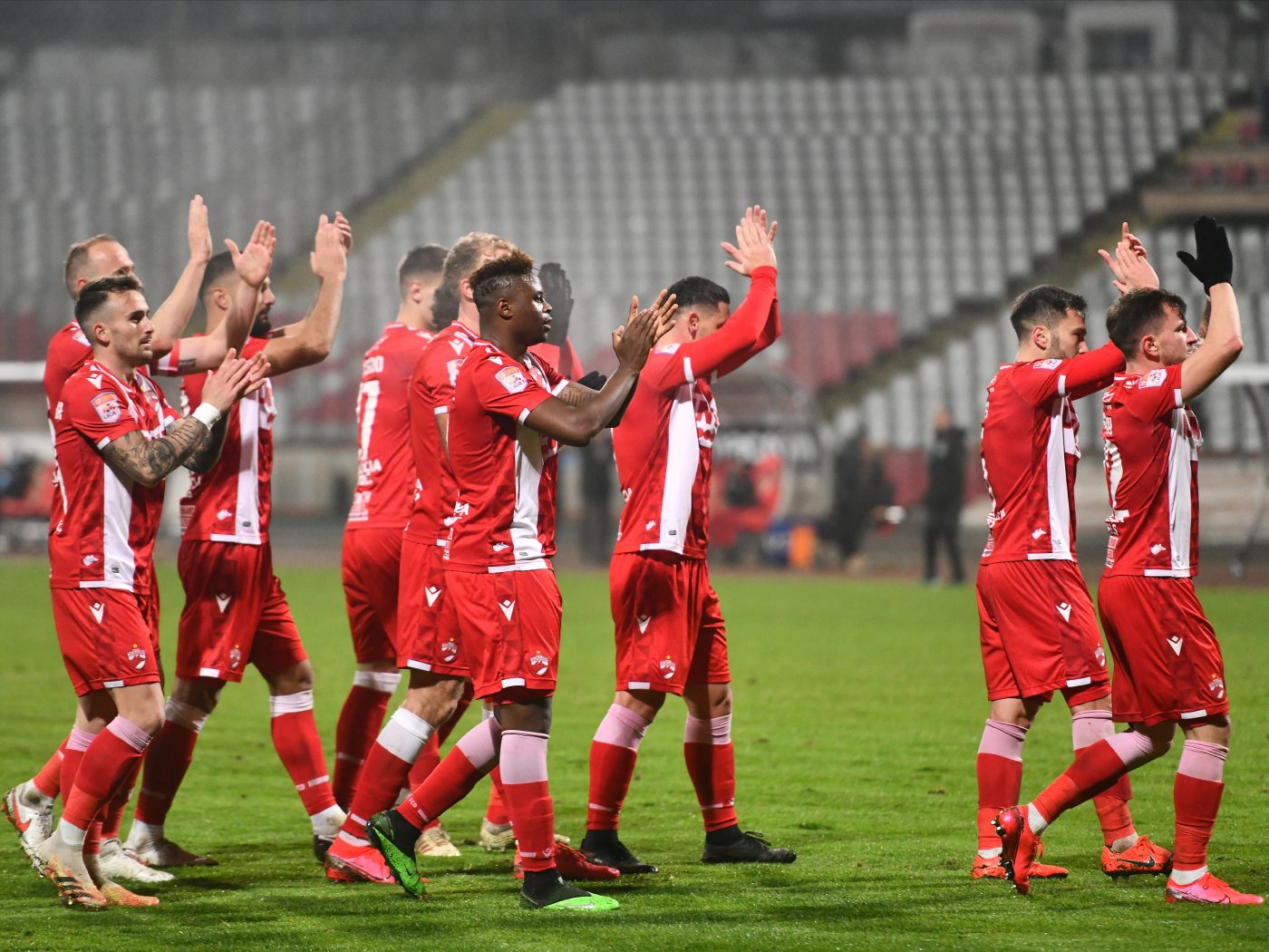 Dinamo e ca și falimentată. Fotbaliștii români și străini, asalt la AFAN: „Au apelat foarte mulți la noi” + Singura soluție ca echipa să fie salvată. „Asta să ceară FRF de la investitori!” | EXCLUSIV