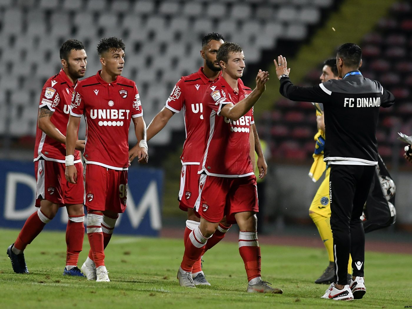 Două reveniri la Dinamo după plecarea lui Cosmin Contra! Jucătorii îndepărtați de „Guriță” se vor prezenta la antrenament