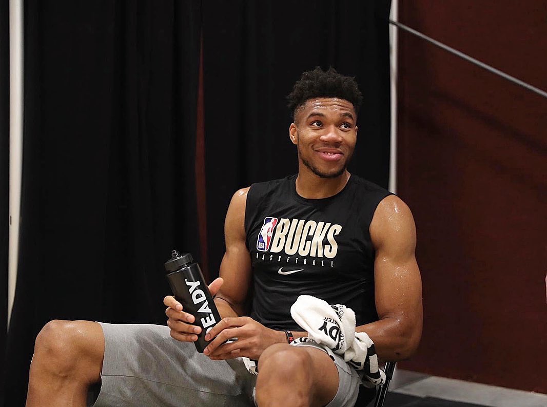 S-a semnat cel mai mare contract din istoria NBA! Ce sumă va primi Giannis Antetokounmpo la Milwaukee Bucks