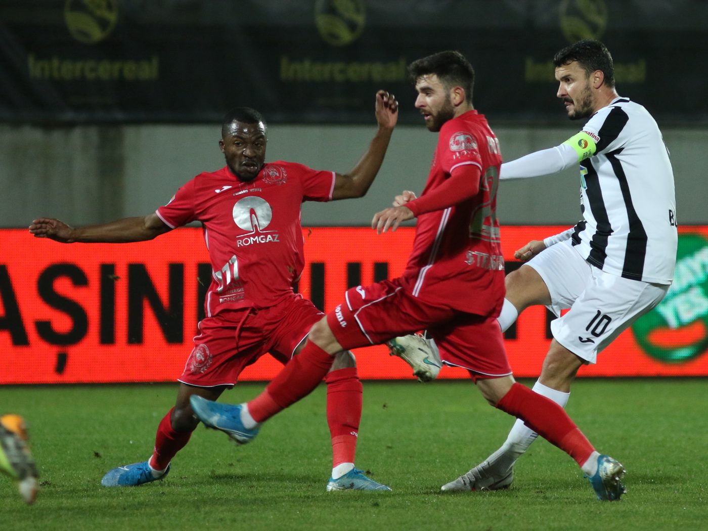 Constantin Budescu este gata să plece la FCSB, dar face dezvăluiri incredibile: „Niculae nu vrea să mă lase! Dacă semnez, probabil că nu o să mai joc!”