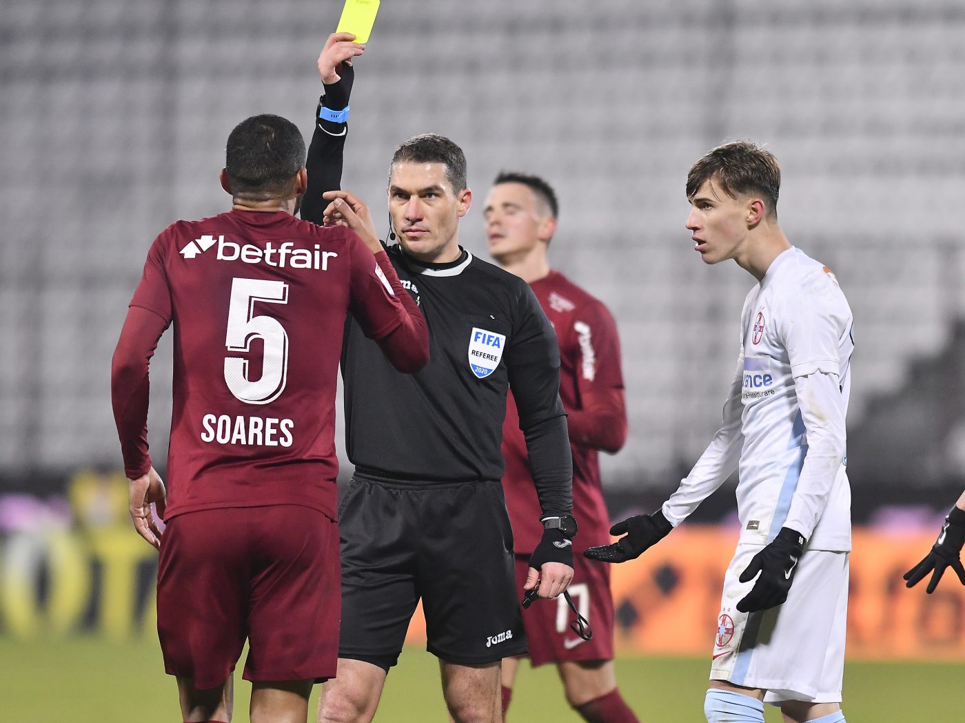 Gigi Becali, umilit de FRF și CCA: Istvan Kovacs arbitrează Viitorul – FCSB! Ce medie nebună de cartonașe galbene pe meci are ecusonul FIFA în ultimele zece meciuri | EXCLUSIV