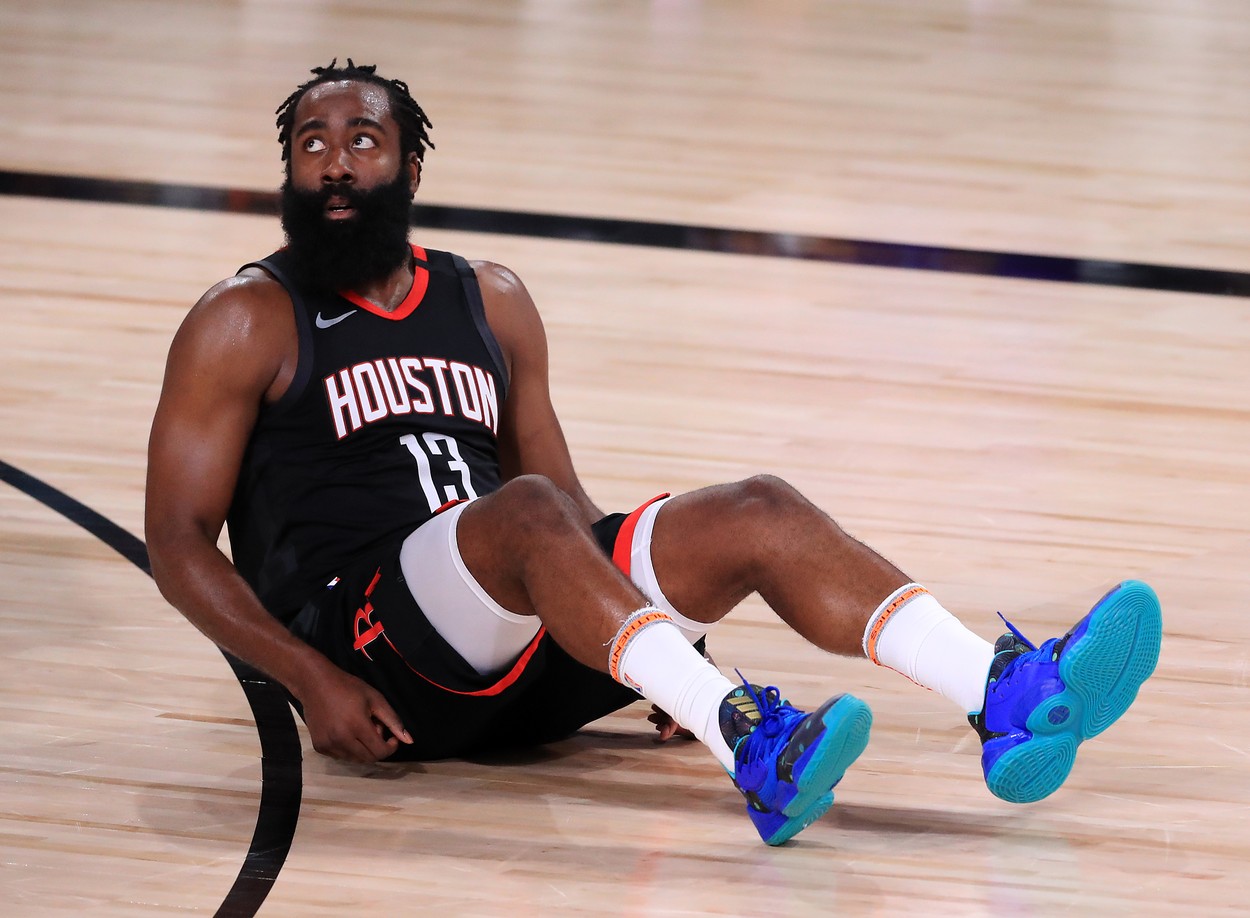 James Harden a refuzat să se antreneze, după ce a petrecut într-un club de striptease fără să poarte mască de protecție!