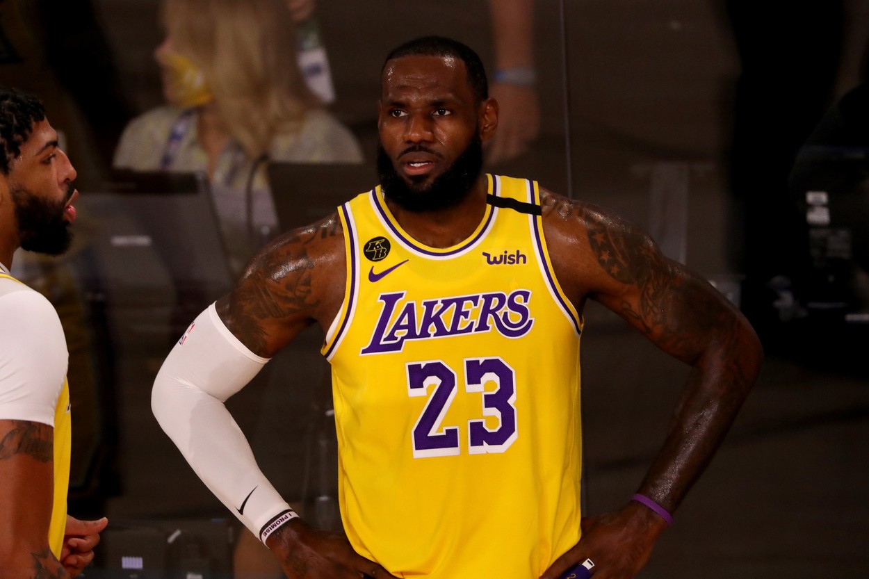 NBA are de suferit! Starul LeBron James, plasat în izolare de Los Angeles Lakers! Ar putea lipsi zece zile de la meciuri și antrenamente